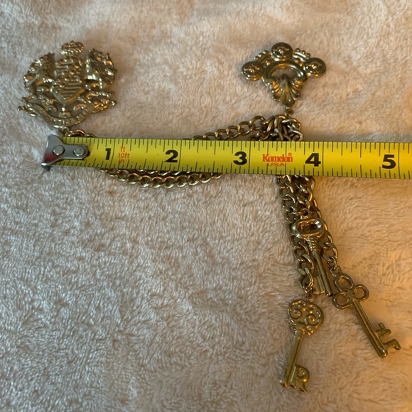Vintage Gold Tone Lion Crown Coat of Arms Key Chain Brooch 80s - Picture 9 of 9